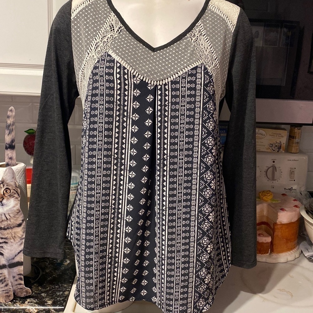 F womens Taylor & Sage casual long sleeve gray regular size top XL. Nice cond
